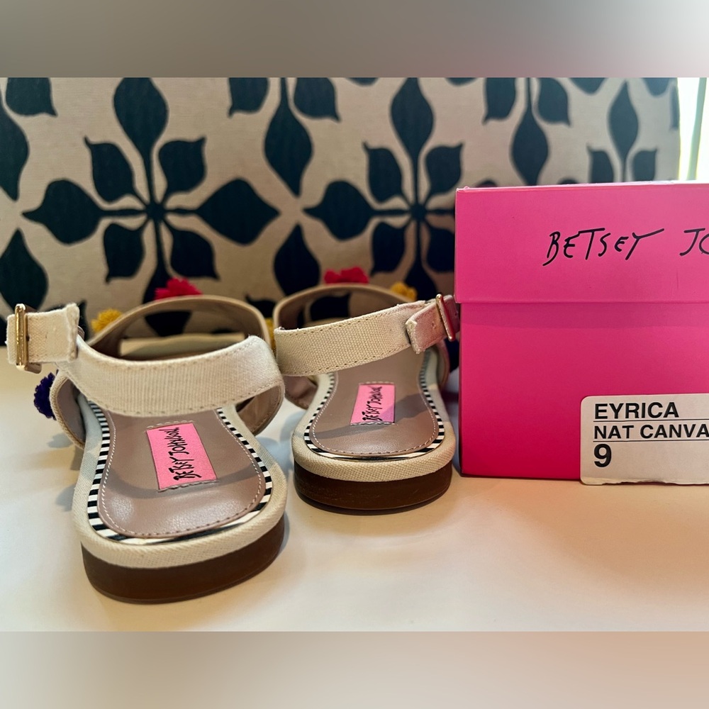 NEW & RARE Betsey Johnson Eyrica Natural Canvas Floral Garden Party Flat Shoe - Picture 9 of 12